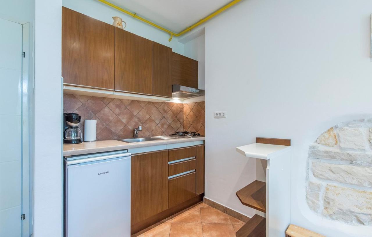 Apartment Complex Iris Πόρετς Εξωτερικό φωτογραφία