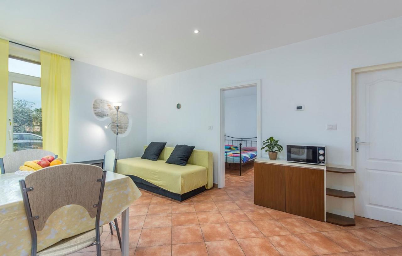 Apartment Complex Iris Πόρετς Εξωτερικό φωτογραφία